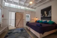 Jungle ambiance, comfortable chic room