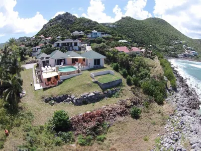 WATERFRONT PRIVATE ESTATE ! CHECK OUR REVIEWS 95% RETURNING GUESTS WALK TO BEACH