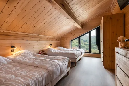 Les Coches: Chalet at the foot of the slopes with views of Mont Blanc