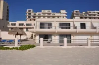 Waterfront 3 Bedroom Condo With 24 Hour Security
