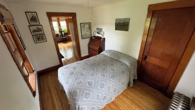 Charming 2-bedroom 1930's apartment waterfront.