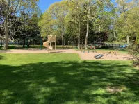 North Fork Beach House - short walk to Peconic Bay and beach Hotels in Cutchogue