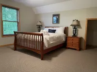 Bear Paw Resort ,high speed   internet , gas fireplace,firepit ,sleeps 8