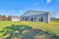 8-acre Bridgman Oasis: Pool, Hot Tub & Game Room