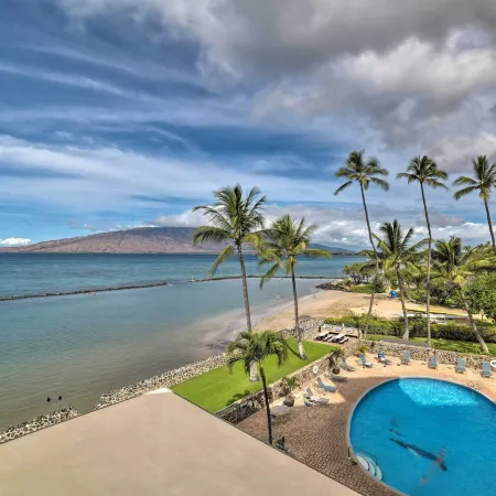 Beachfront Kihei Sanctuary w/ Lanai & Ocean Views!