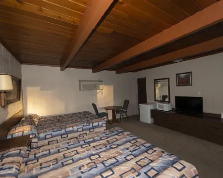 Cedar Inn Hotels in Mccook