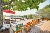 Waterfront Cottage w/ Dock & Views in Six Lakes! - Homestays