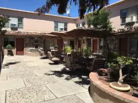 鐵騎旅館 鄰近Horsin' Around Adventures的酒店