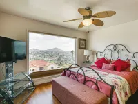 Mt. Nebo Oasis in La Mesa w/ Wraparound Deck Ξενοδοχεία στην πόλη La Mesa