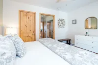 Modern Comfort River/Mtn Views + Hot Tub 1 Bedroom Condo by RedAwning Hotels in Telluride