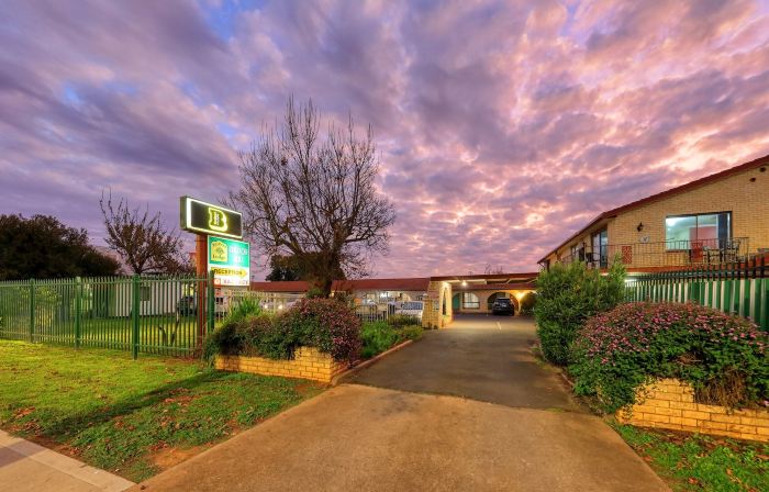 Forest Lodge Motor Inn & Restaurant