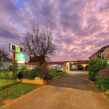 Forest Lodge Motor Inn & Restaurant