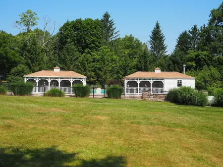 Woodfield Manor - A Sundance Vacations Property Отели рядом с достопримечательностью «Поконо Гарденс»