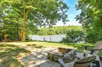 Lakefront Lusby Home w/ Fire Pit: 3 Mi to Beach! - Homestays