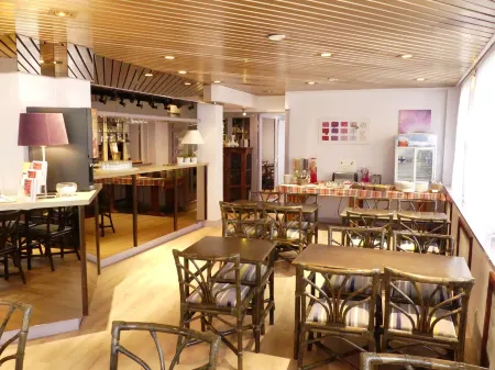 Hôtel de l'Orme Отели в г. Арньер-Сюр-Итон