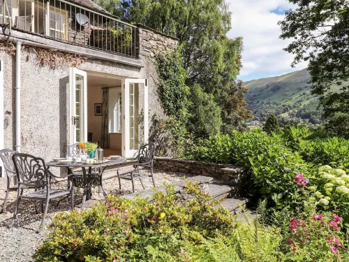 Huntingstile Lodge - balcony