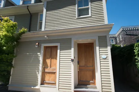 The Newport Lofts - 410 Thames Street