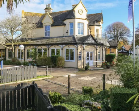 Miles Retreat Hotels in Hayle