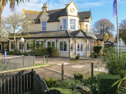 Miles Retreat Hotels in Hayle