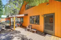 Walk to Lake Almanor: Prattville Cabin w/ 2 Decks! - 3-Star