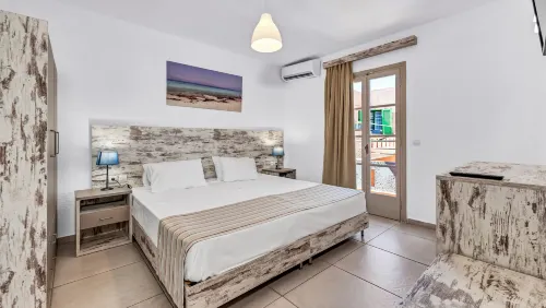 Evina Rooms & Suites فنادق في Kokkini Hani
