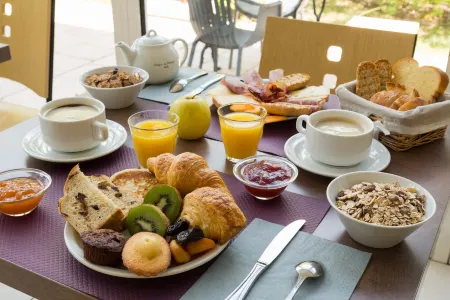 Hotel Henri IV Отели в г. Ларюскад