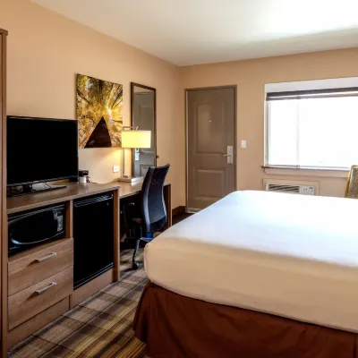 Boulder University Inn Hotels near Naropa University