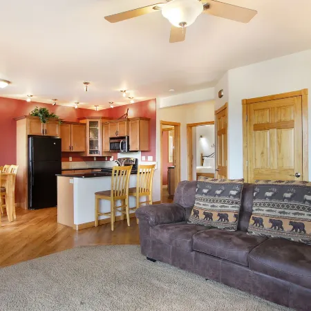 Chiefs Head Peak 21b 2 Bedroom Condo by RedAwning