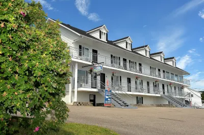 오베르주 쉬르 메 르 드 샤를부아 Pointe-Noire Interpretation and Observation Centre 주변 호텔
