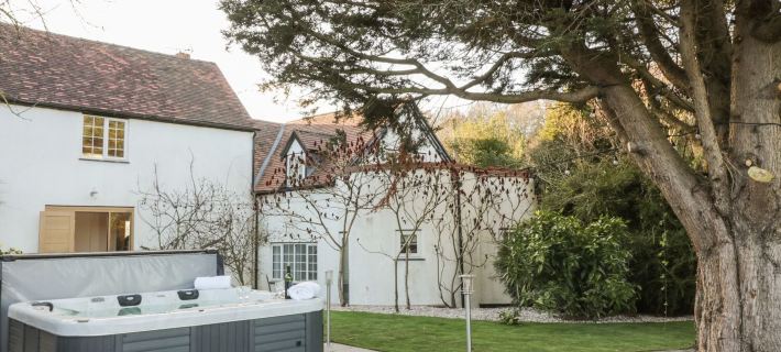 Lower Tundridge Cottage Hotels in Worcester