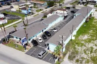 Amelia's Landing - parking