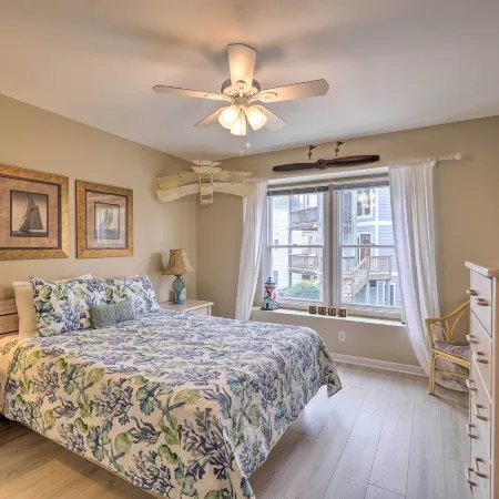 Coastal Home w/ Community Pool < 2 Miles to Beach!