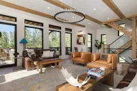 Ski Shores: the Chalet 3 Bedroom Cabin by RedAwning