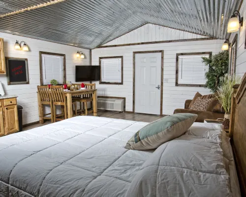 Stateline Cabins & RV Hotels in Seminole