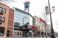 New ~ Elegant Apt in Downtown WB Hotels near Wilkes University