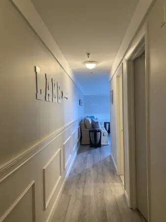 Beautiful 1 Bedroom Condo-Lake Views. Now Offering Monthly Rental Prime Location