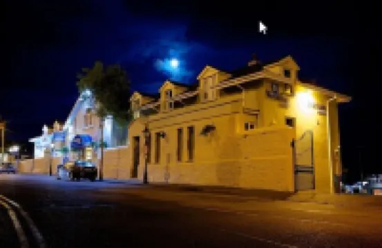 WatersEdge Hotel Hotels in 