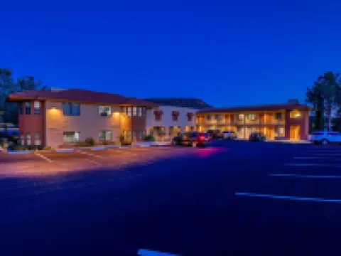 The Views Inn Sedona Hotels near Grasshopper Point Picnic Area