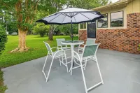 6 Mi to Beach: Myrtle Beach Escape w/ Sunroom! - Homestays