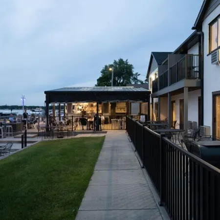 Lakeside Inn Hotels in Clear Lake