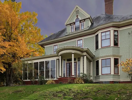 Guilford Bed and Breakfast Отели в г. Декстер