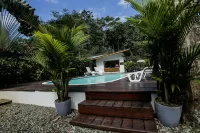 Alloro Jungle Villas - مسبح