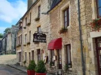 Hotel Restaurant le Grand Monarque Hotels in Nievre