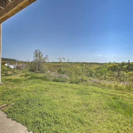 Cozy Condo w/ Pool Access in the Heart of Branson!