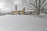 Upscale Montgomery Cabin, Near Jay Peak Resort! - parking