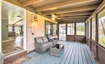Cozy Sherrodsville Home Walk to Lake Atwood!