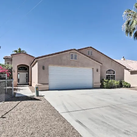 Sun-Soaked Colorado River Haven - Walk to Beaches!