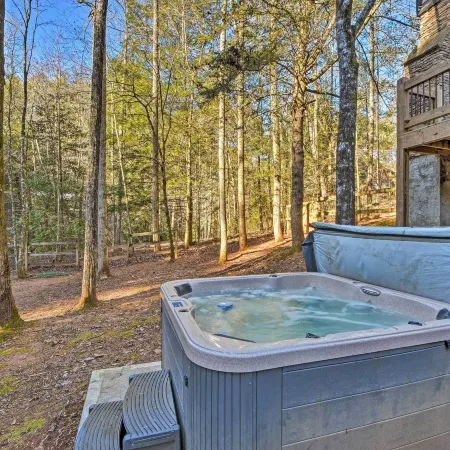 Blue Ridge Mtns Creekside Cabin w/ Hot Tub + Pier!