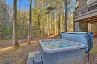 Blue Ridge Mtns Creekside Cabin w/ Hot Tub + Pier!