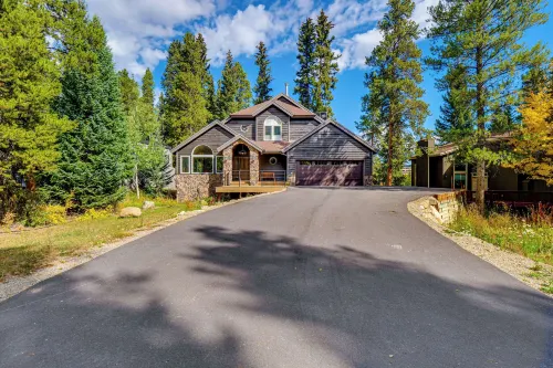 Mtn-View Breck Home w/ Hot Tub ~ 1 Mi to Ski Lift! - Pet friendly